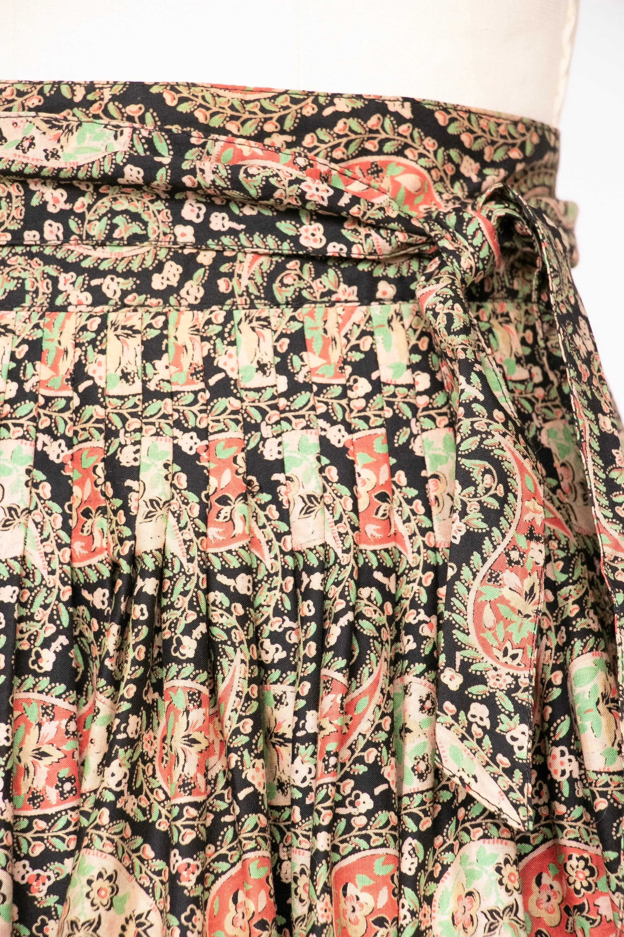 1970s Wrap Skirt Cotton Paisley Full Skirt S / M