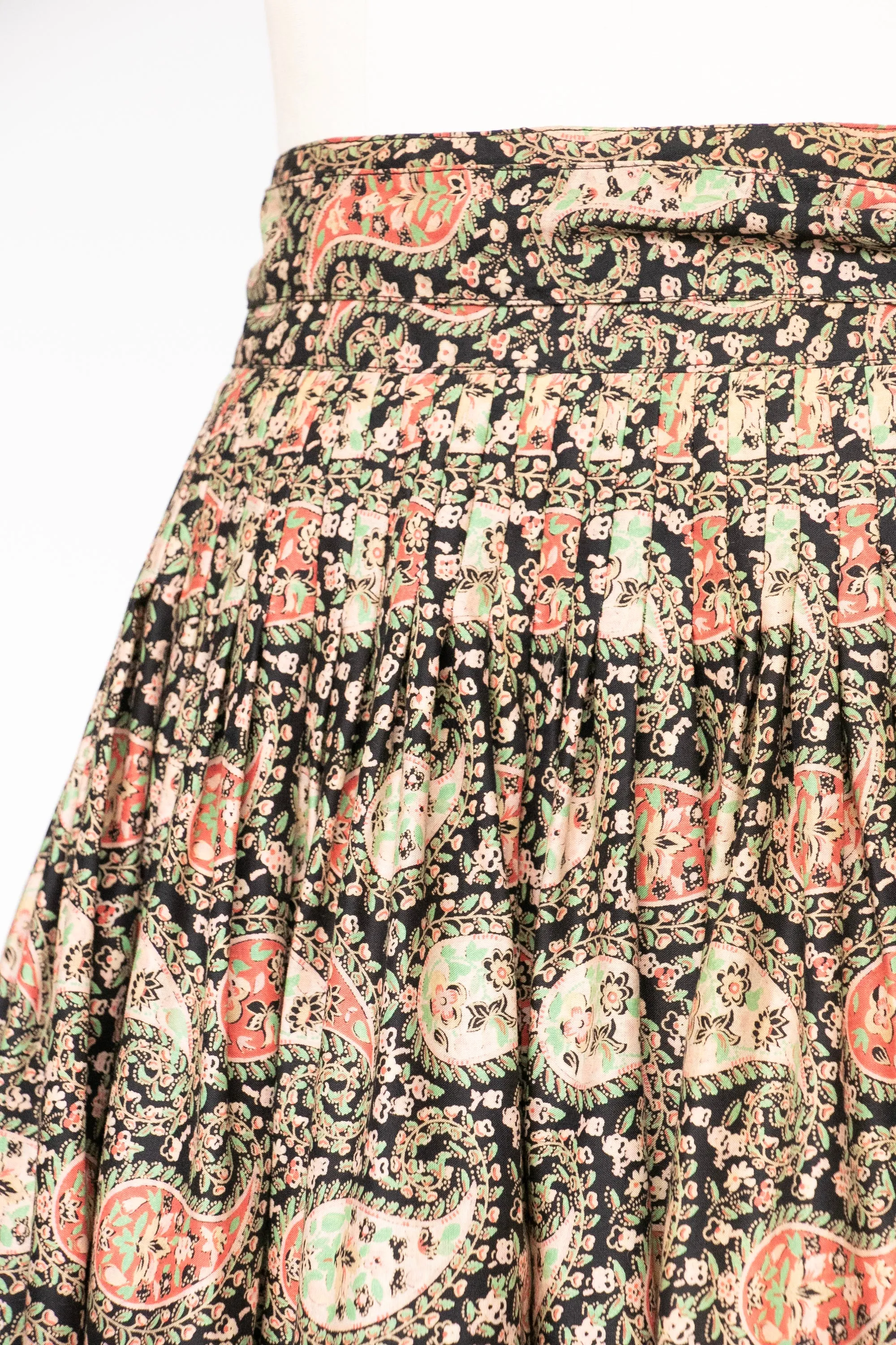 1970s Wrap Skirt Cotton Paisley Full Skirt S / M