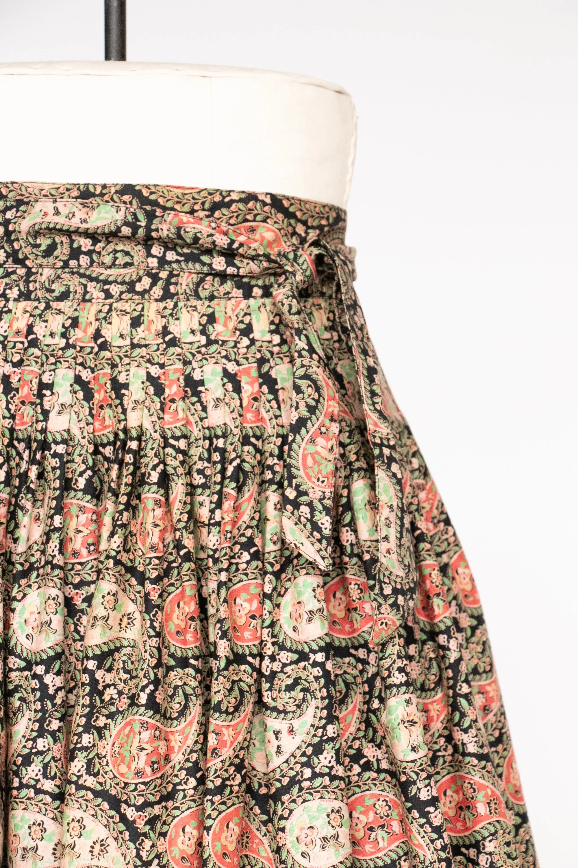 1970s Wrap Skirt Cotton Paisley Full Skirt S / M