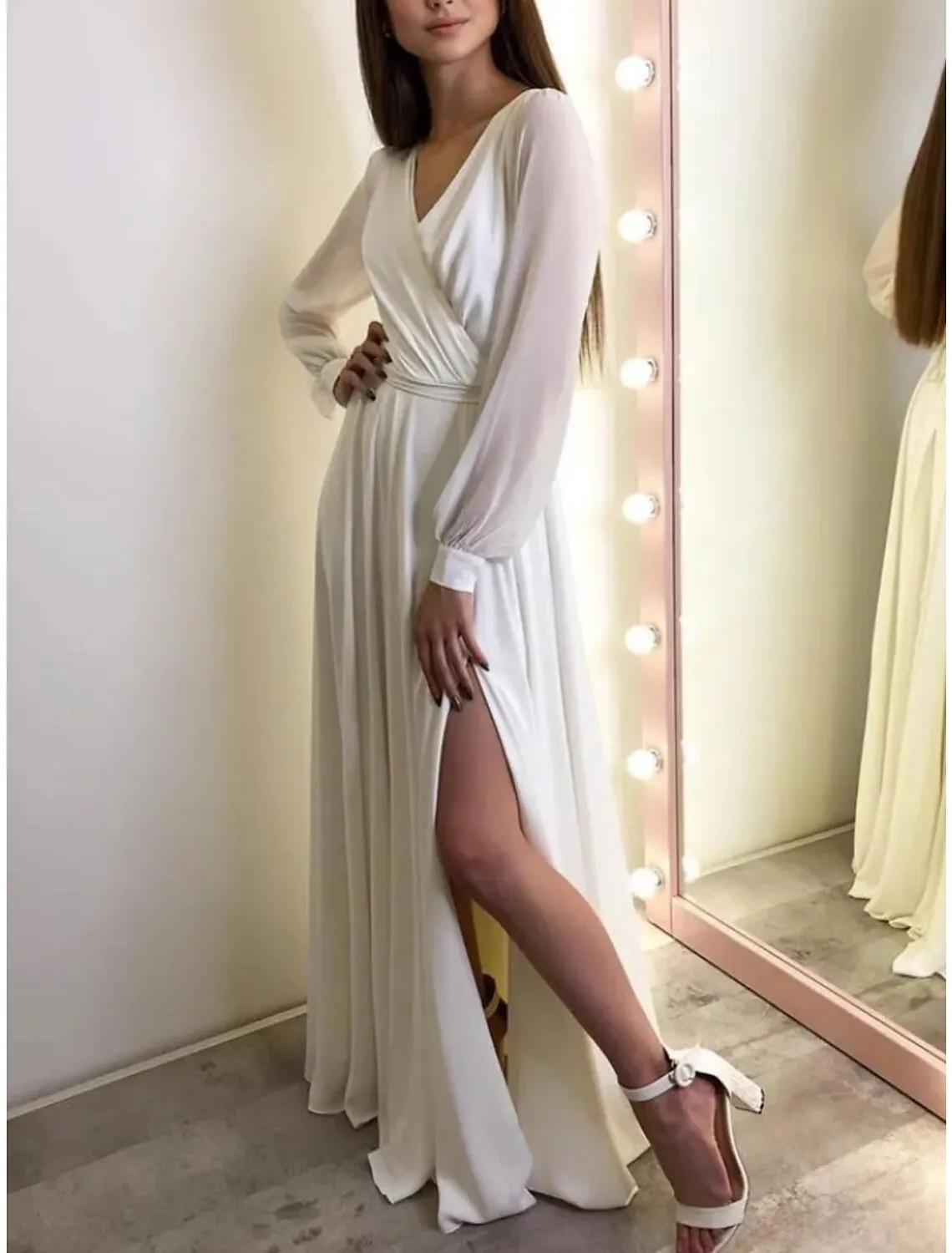 Casual Wedding Dresses A-Line V Neck Long Sleeve Sweep / Brush Train Chiffon Bridal Gowns With Pleats Solid Color